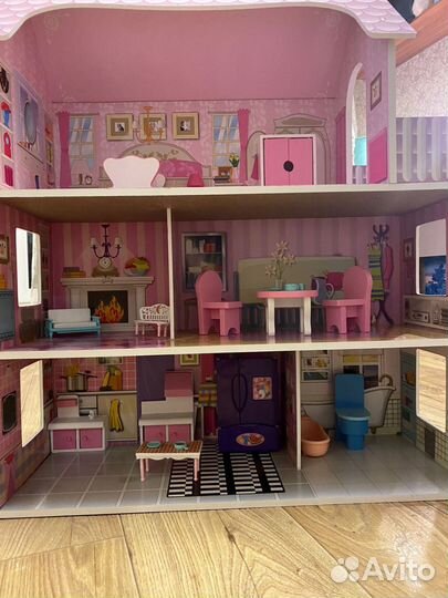 Кукольный домик с мебелью