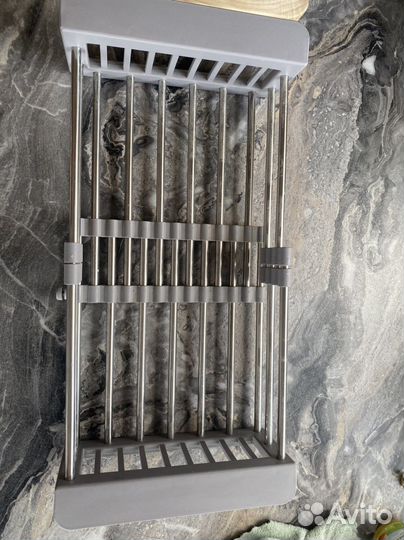 Раздвижная сушилка в раковину