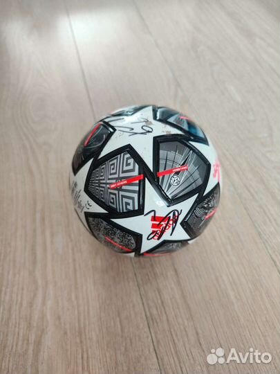 Футбольный мяч с автографами сборной России