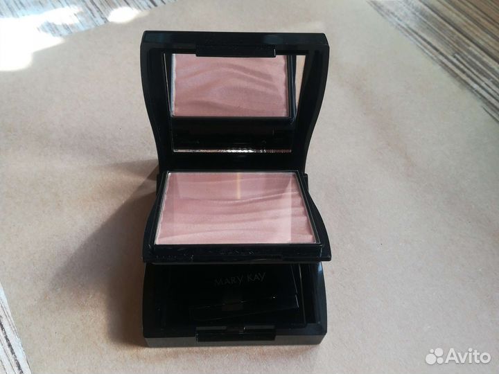 Хайлайтер, бронзирующая мерцающая пудра в футляре