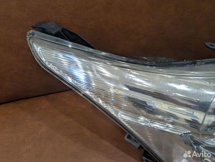 Фара Toyota Avensis ZRT272 3ZR-FAE Прав. Перед