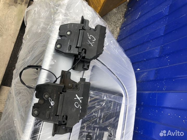 Замок на крышку багажника на Бмв х5е Е53 Кузов