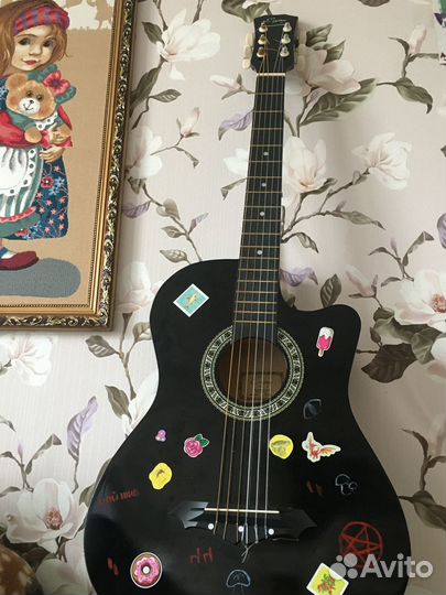 Акустическая гитара