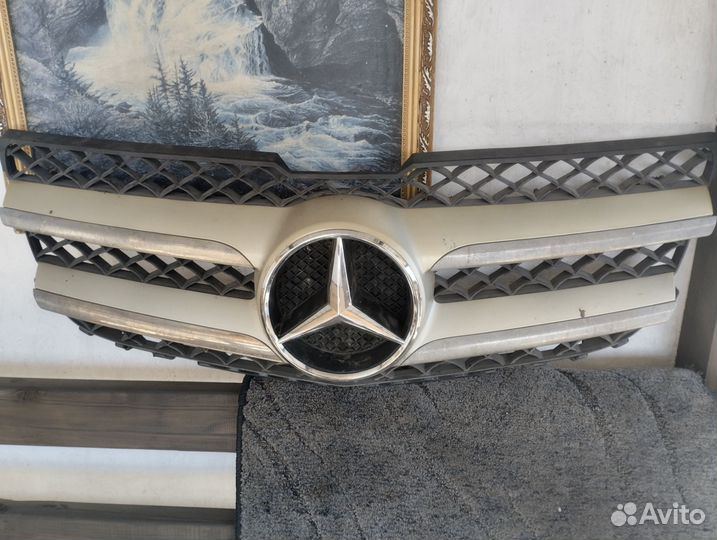 Решетка радиатора Мерседес GLK-300 2012г