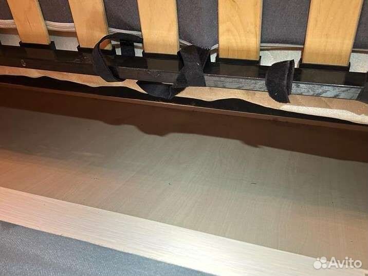 Диван