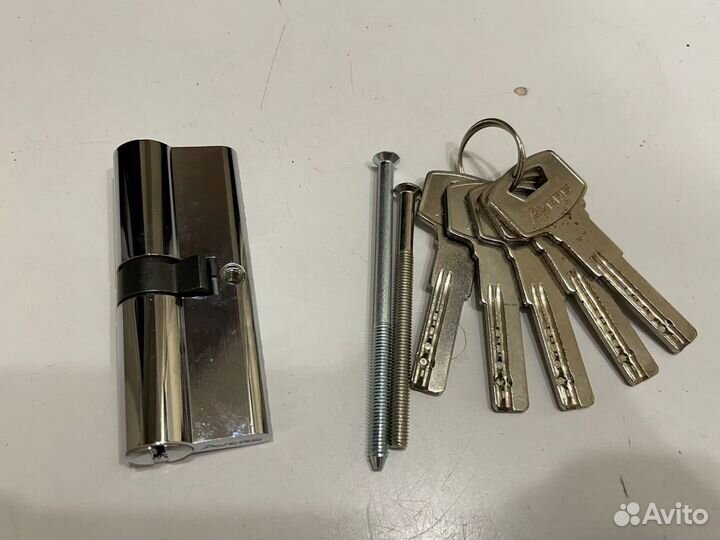 Комплект ручек для межкомнатной двери