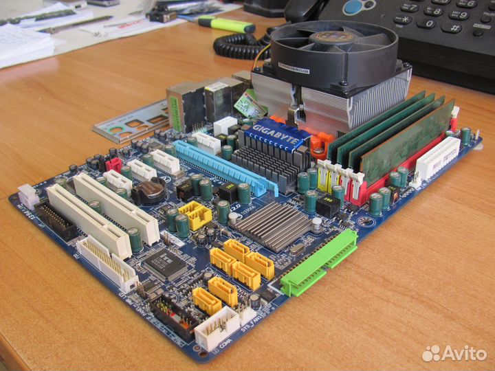 Gigabyte GA-MA770-US3 + AMD X2 250 + память 4GB