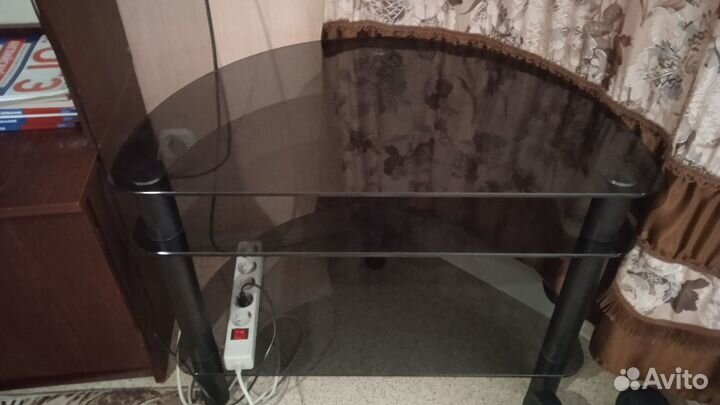 Тумба стеклянная под тв