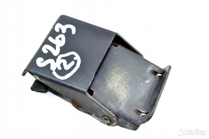 Кронштейн крепления крыла переднего моста, правый