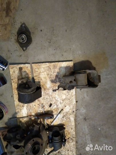 Кронштейны двигателя VW Volkswagen jetta 2, Golf 2