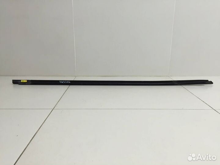 Накладка стекла переднего левого Volkswagen Tiguan