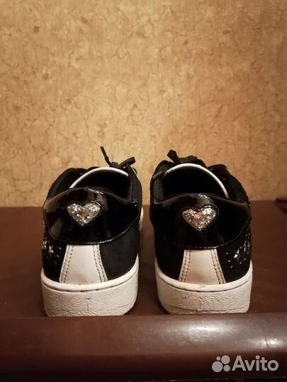 Кроссовки женские