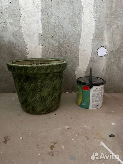 Большой цветочный горшок