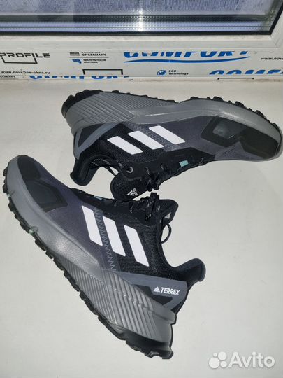 Треккинговые кроссовки Adidas terrex