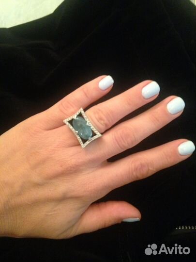 Кольцо из белого золота, сапфир, бриллианты