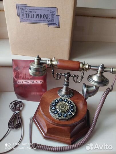 Телефон старинный новый дерево