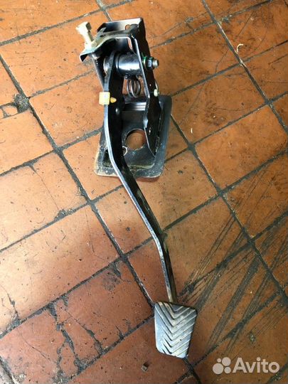 Педаль сцепления Hyundai Sonata седан G4GC