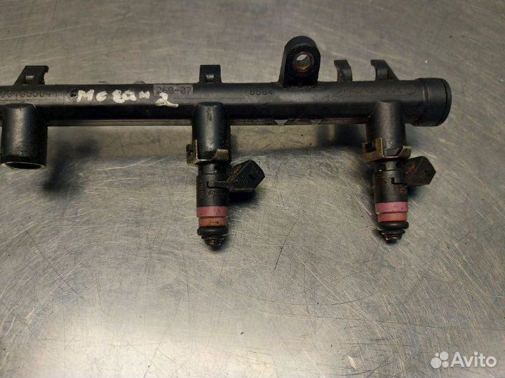 Топливная рейка рампа с форсунками Renault Megane