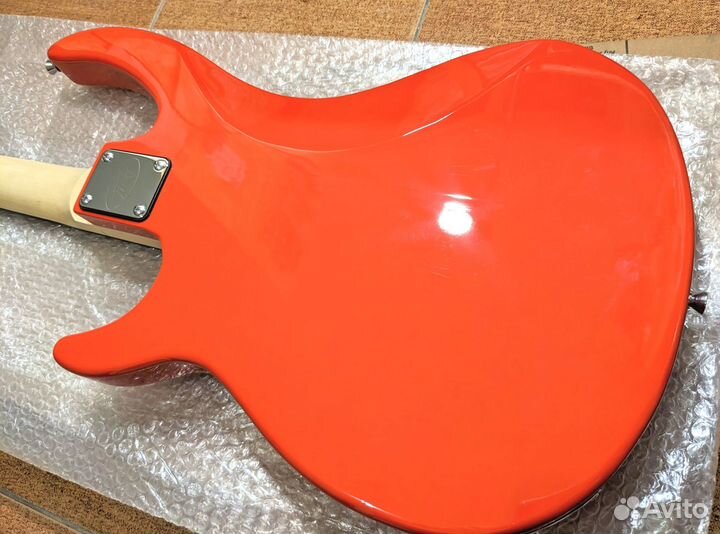 Бас гитара Peavey Milestone Red