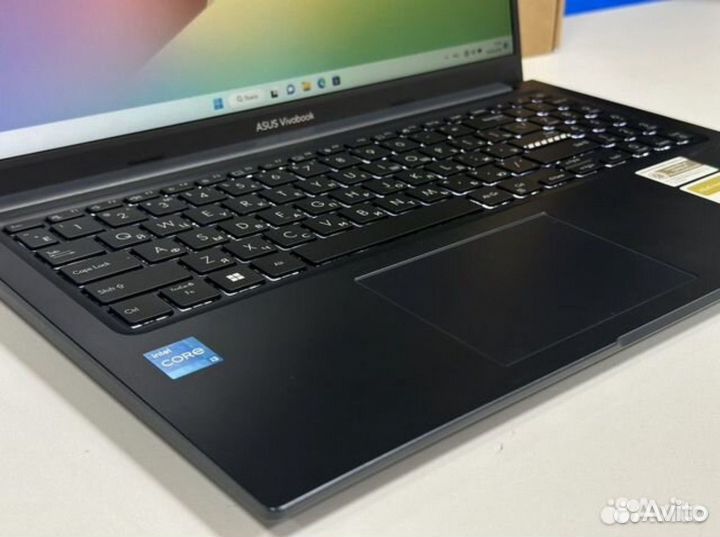 Asus VivoBook 15.6 IPS Core i3 12th 8G озу SSD256g