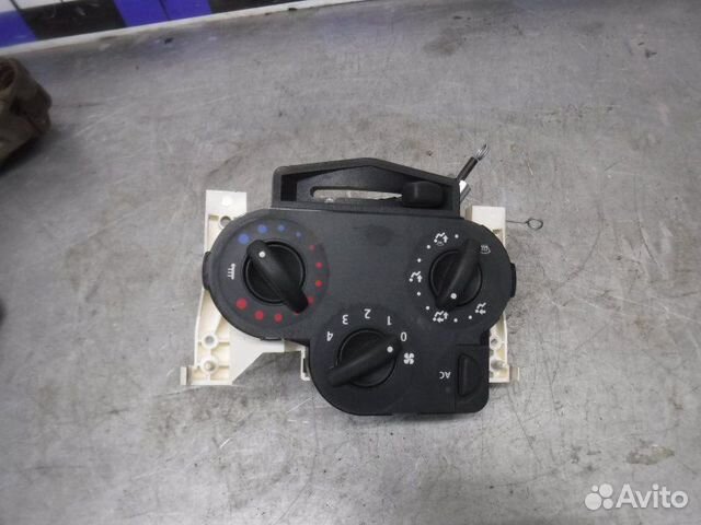 Блок управления отопителем Renault Logan K7M 2009
