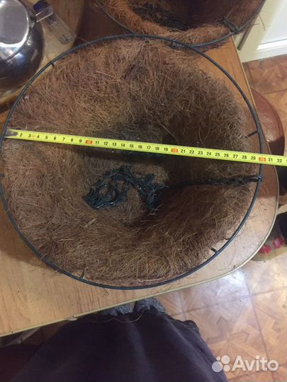 Подвесное кашпо с вкладышем из кокосового волокна