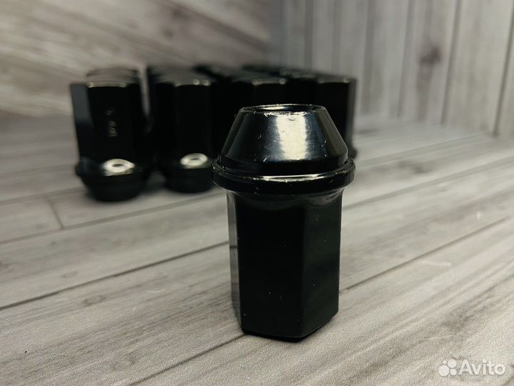 Чёрный колёсные гайки на jeep