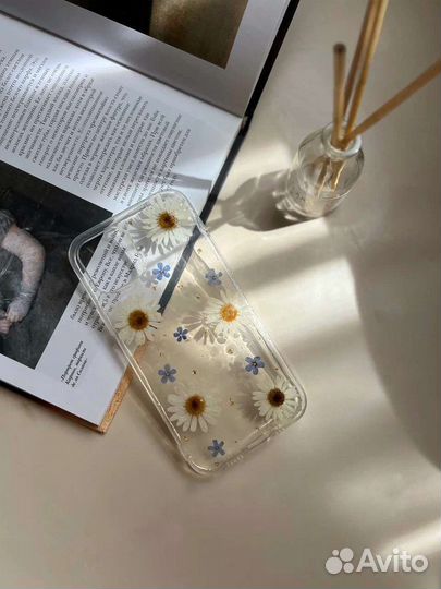 Чехол на iPhone 11 из эпоксидной смолы с цветами