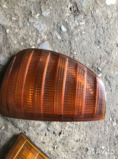 Поворотники передние Mercedes W123