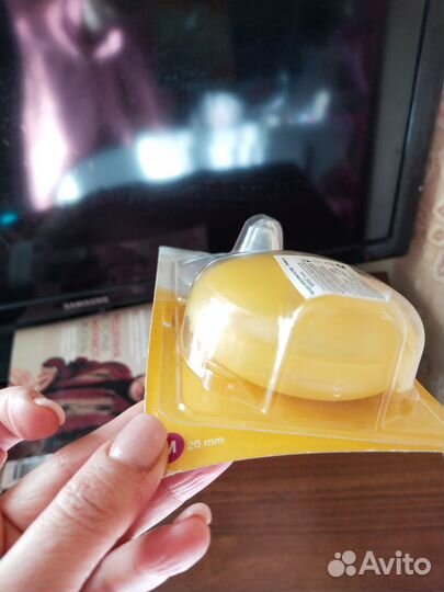 Накладки на грудь medela M