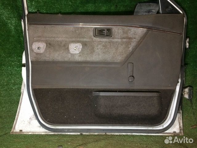 Дверь передняя левая Mitsubishi Chariot D05W Белая