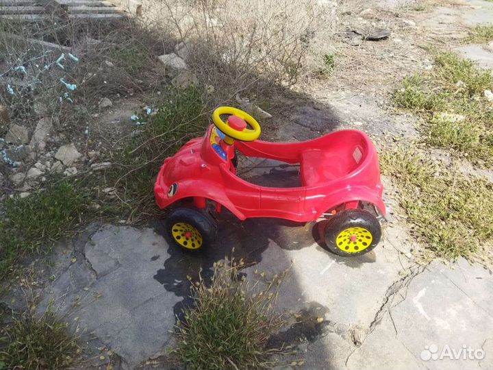 Машинка с педалями