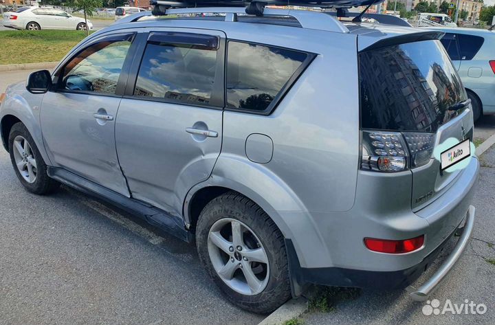Mitsubishi Outlander 2.4 МТ, 2008, битый, 168 000 км