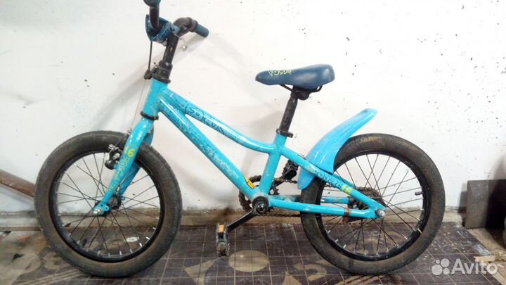 2 детских велосипеда и беговел