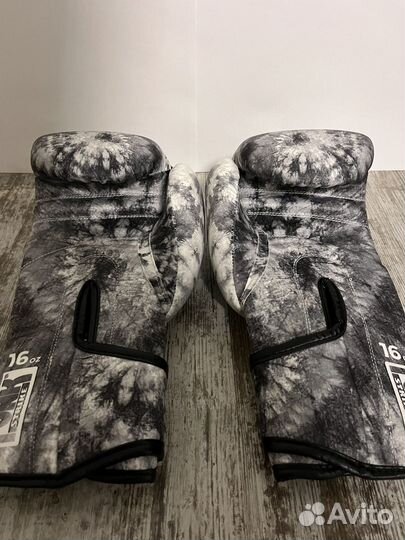 Боксерские перчатки