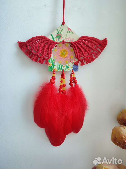 Оберег ловец снов домик, с крыльями, перьями