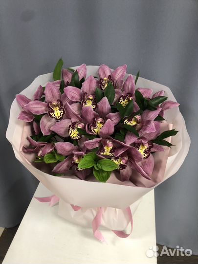 Букет с орхидеями