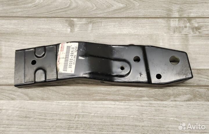 Суппорт радиатора Камри 40 левый Оригинал