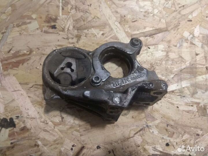 Опора двигателя Peugeot 308