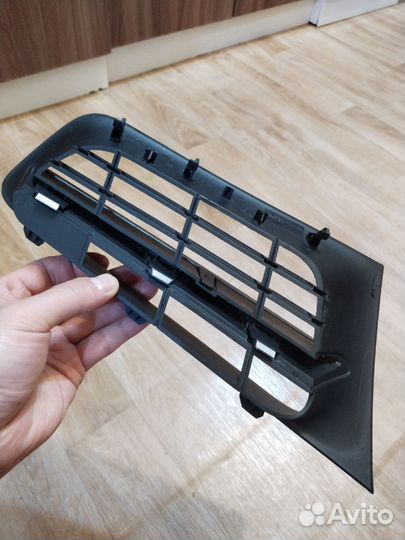 Правая накладка бампера