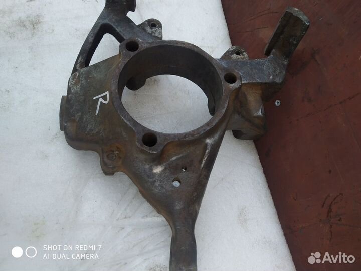 Поворотный кулак правый Jeep Grand Cherokee zj