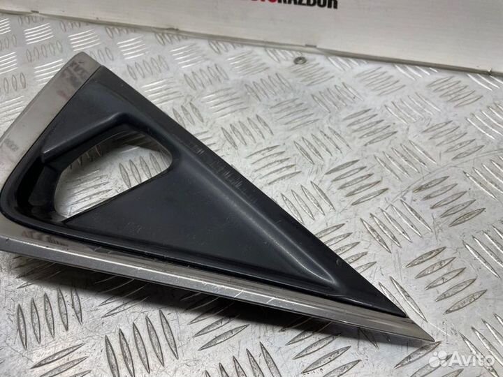 Заглушка бампера передняя правая Toyota Alphard