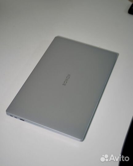 Ноутбук новый, игровой ноутбук