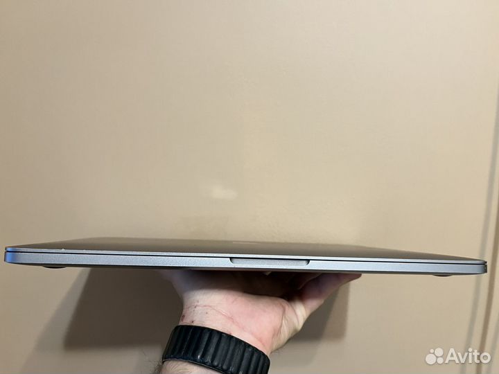 Macbook Pro 13 2018 A1989 i7/16/512/идеал батарея