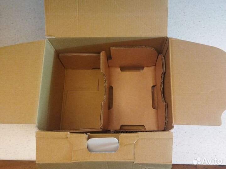 Коробка от Canon 77D