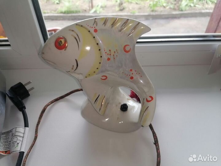 Старые статуэтки индюшка, пара голубей, плясунья