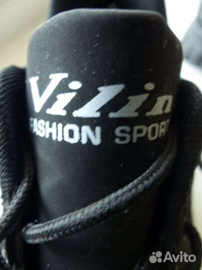 Новые кроссовки 42 размера