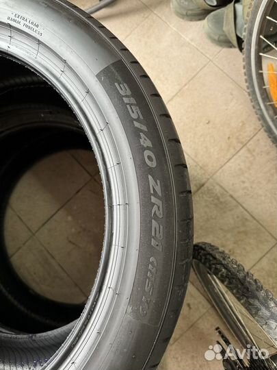 Pirelli P Zero 285/45 R21 и 315/40 R21