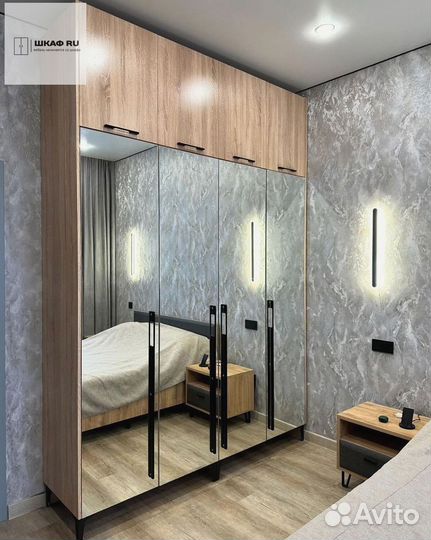 Современный распашной шкаф