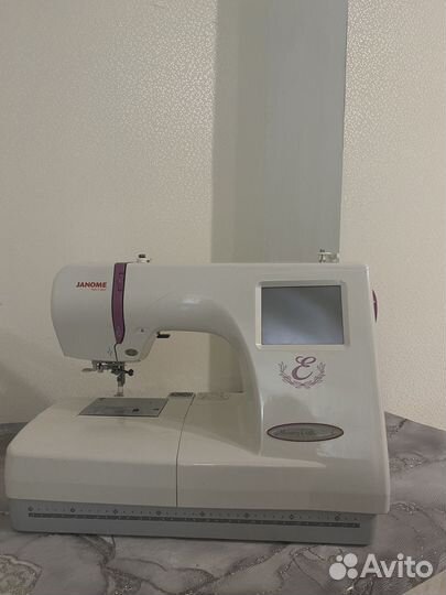 Швейная машина Janome
